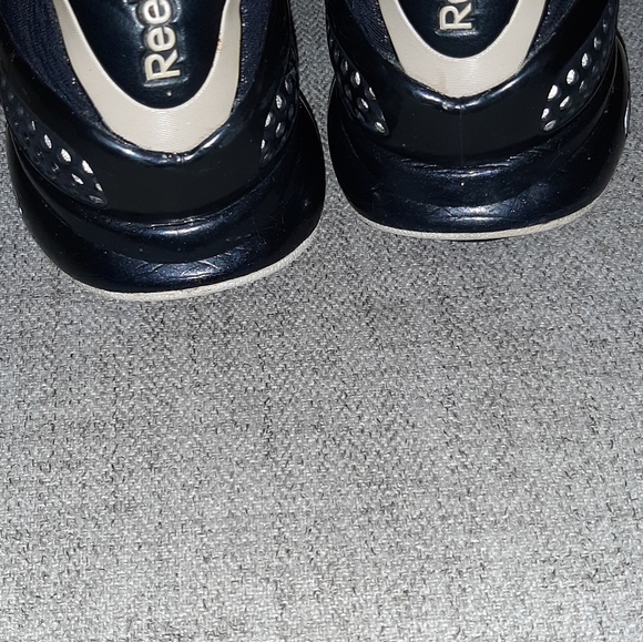 REEBOK MENS SNIKERS EASYTINE..SZ::10 BUT RUNS SMALL  fits like a 9 OR A 9.5 - Picture 5 of 7